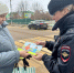 Полезные подарки получили пешеходы и водители на улице Ленина - Regions.Ru